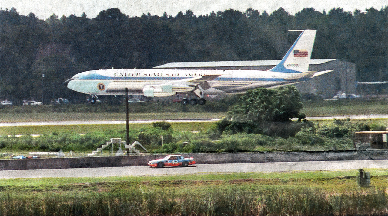 2President Ronald Reagan landing in Air Force One at the Daytona Motor Speedway 1984