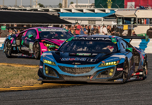 Daytona24-20-Both Cars during race